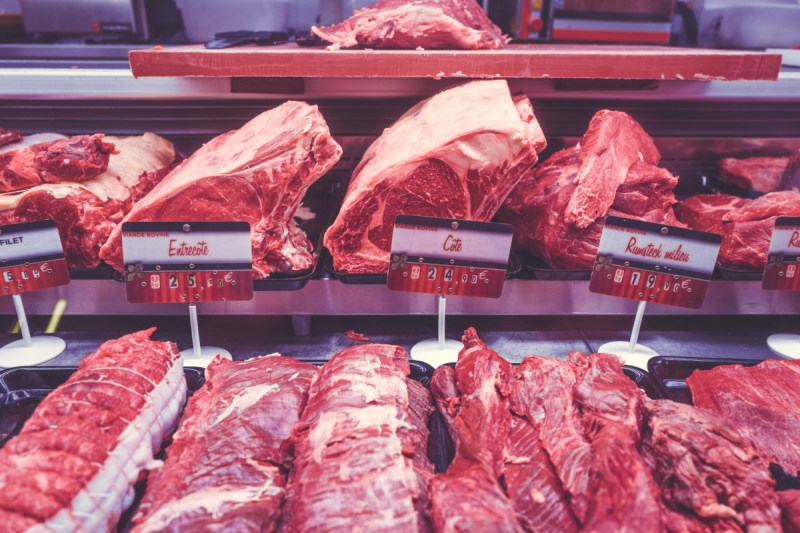 boucherie-AIGUINES-min_raw_meat_meat_butcher_food_butcher_shop-115972